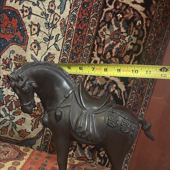 Elegant bronze Black Horse Sculpture - Picture 3 of 9